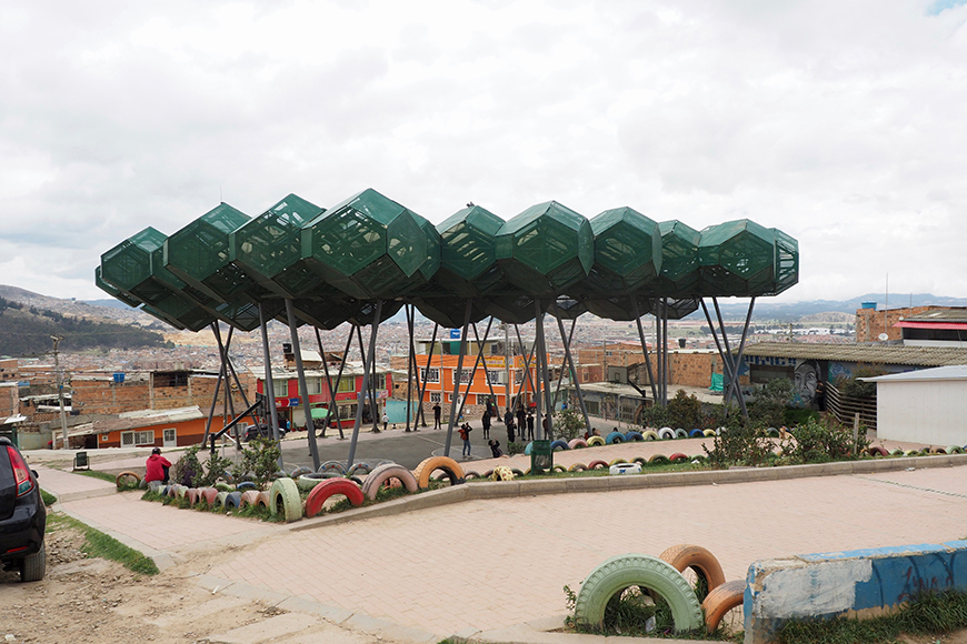 El Bosque de la Esperanza, an urban intervention in Bogotá, transformed a former favela trash dump into a community gathering space. Students proposed further interventions for the city's informal communities.